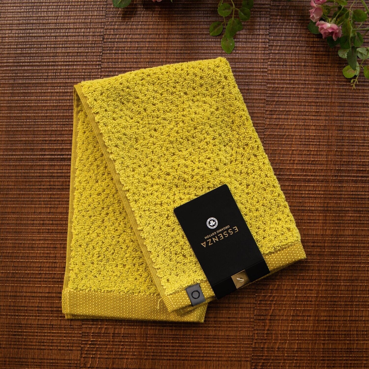 Ein Gaestetuch von ESPRIT aus 100 Prozent Bio-Baumwolle in der Groesse 30x50cm. Farbe Gelb. Modell Breeze Yellow.