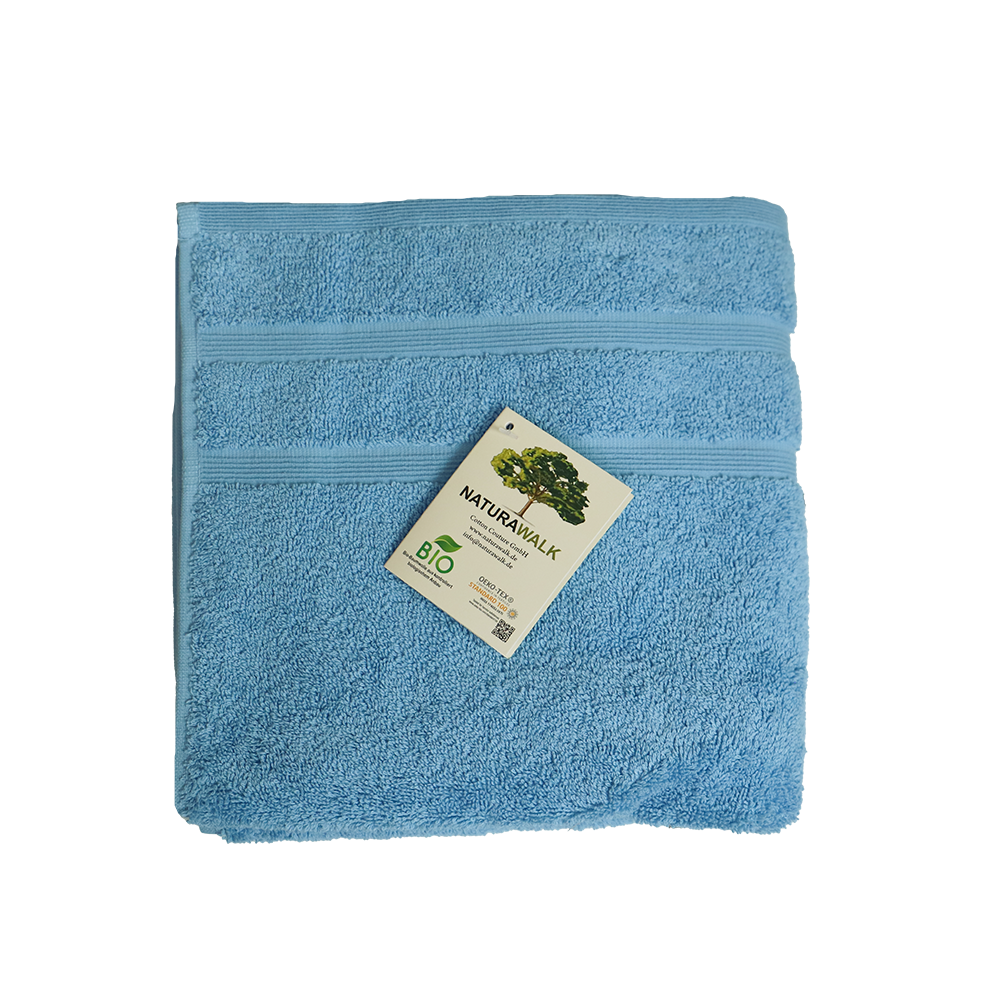 Ein Handtuch von NATURAWALK aus 100 Prozent Bio-Baumwolle in der Groesse 50x100cm. Farbe Blau. Modell Milano Deluxe Sky.