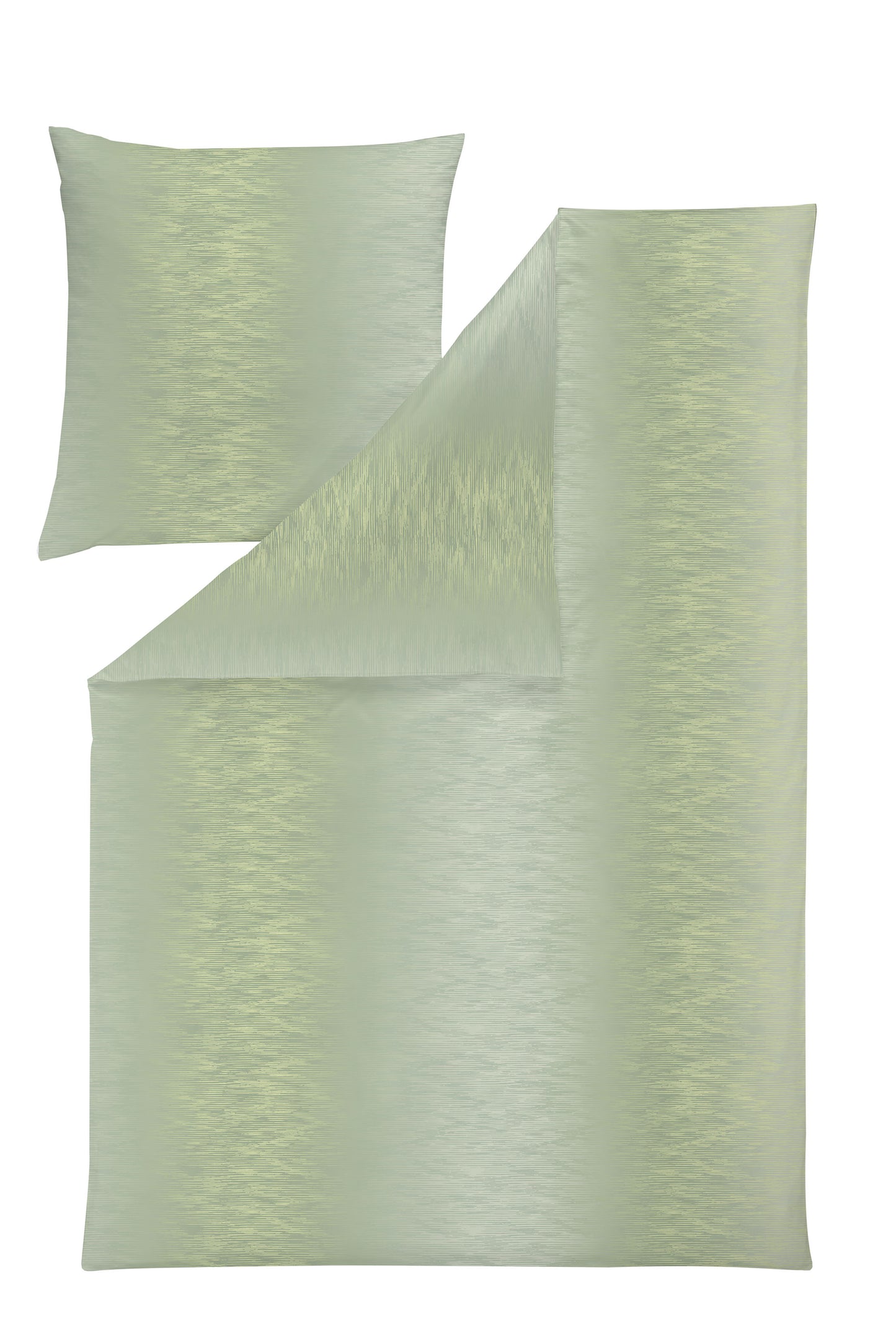 Ein Kopfkissen und eine Bettdecke bezogen mit Mako-Interlock-Jersey Bettwaesche mit einem Muster aus horizontalen Linien in der Farbe Gruen. Modell Salina.