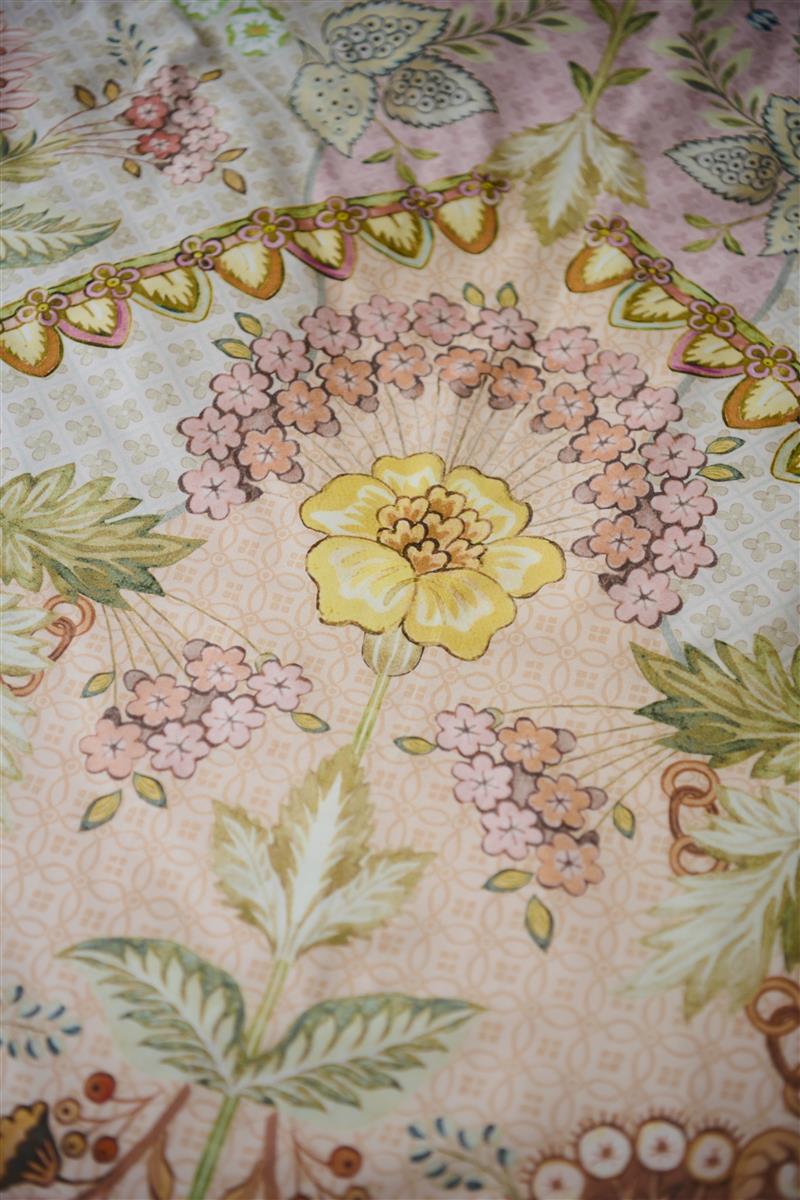 Detaildarstellung der Blumen der Perkal-Baumwoll Bettwaesche Modell Saluti Grandi Pastell.