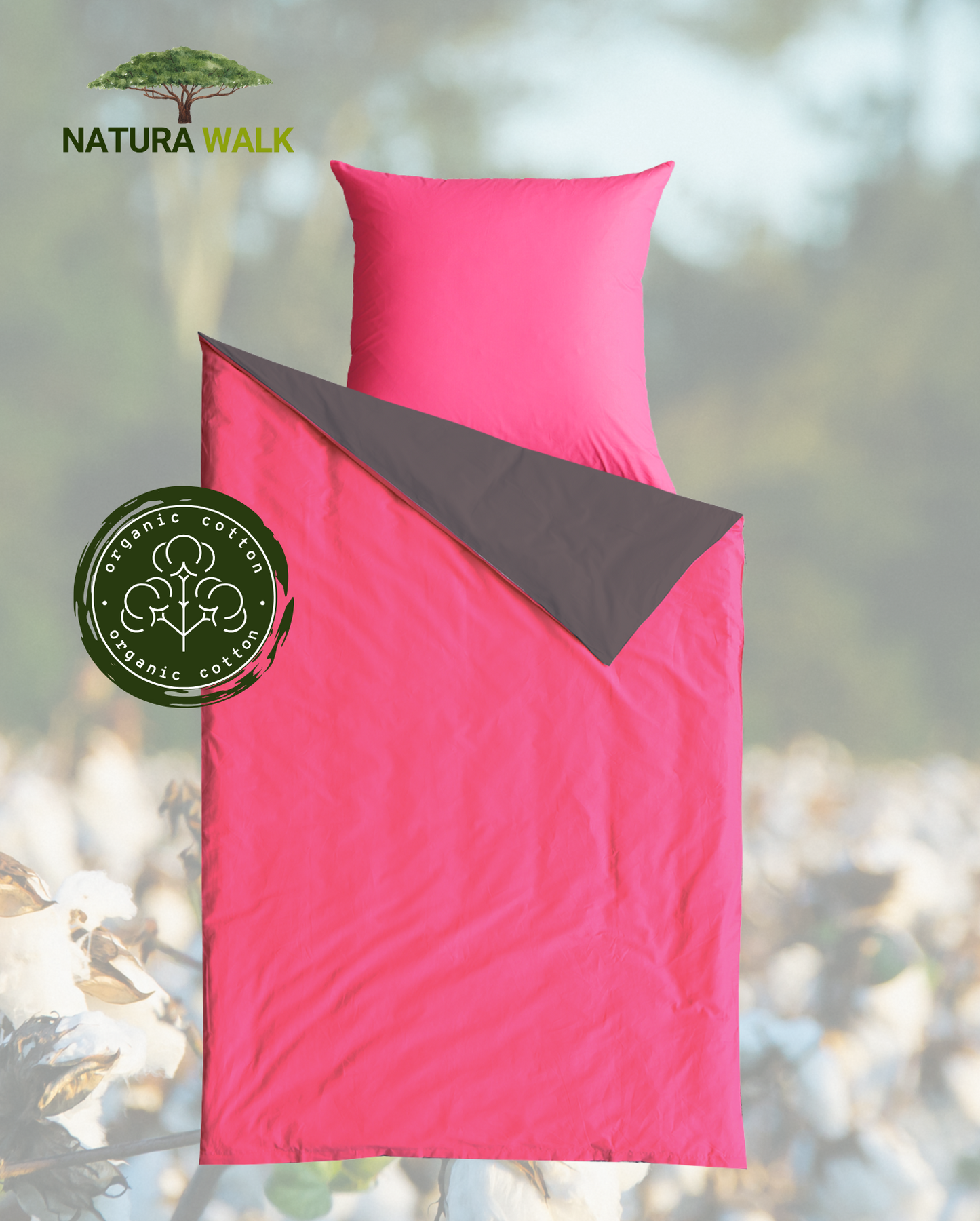 Ein Kopfkissen und eine Bettdecke bezogen mit Satin Bettwaesche in der Farbe Pink. Rueckseite Anthrazit. Modell Anthrazit/Cassis.