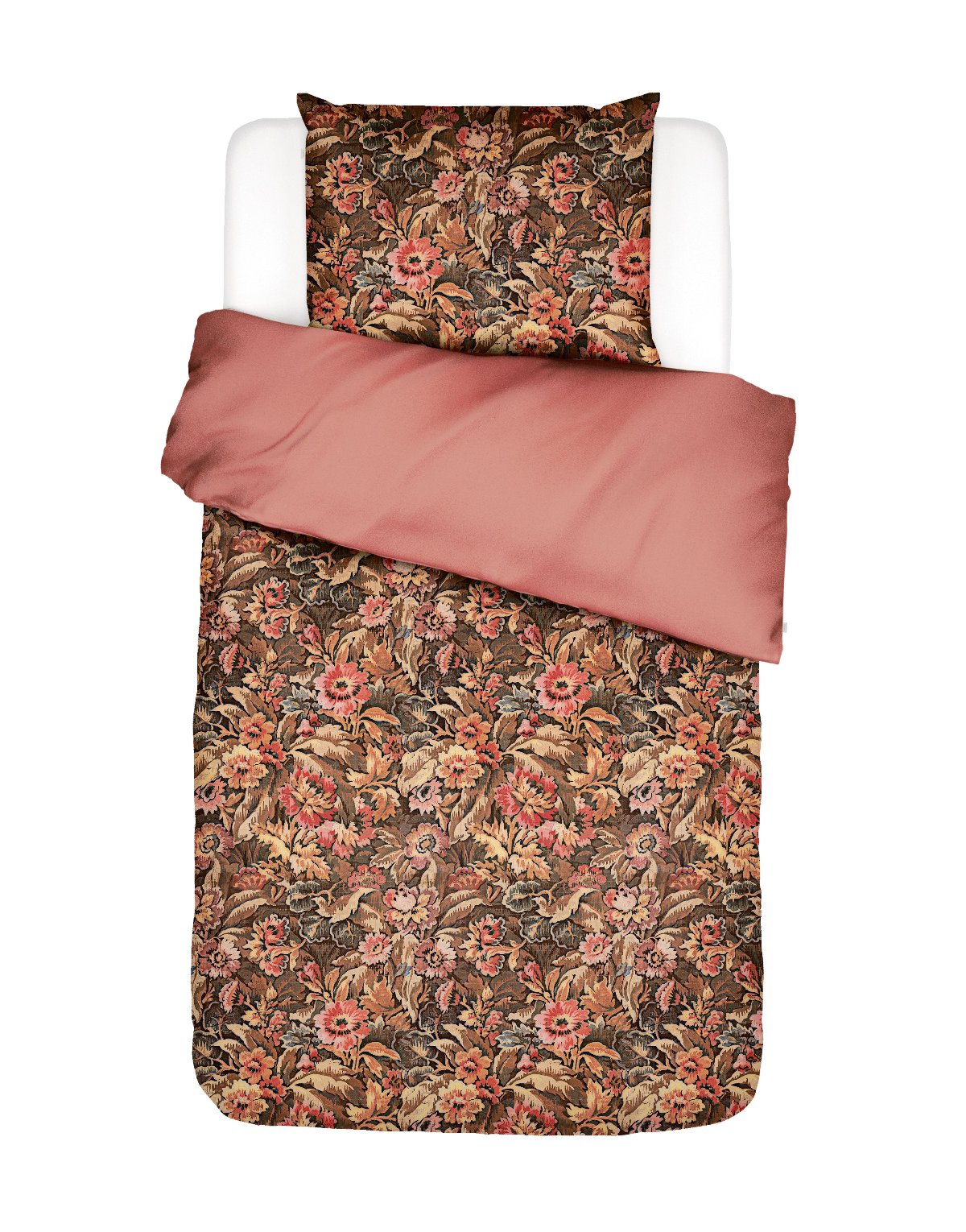 Ein Kopfkissen und eine Bettdecke bezogen mit Satin Bettwaesche von Essenza mit einem Muster aus Blumen in der Farbe Roségold. Modell Yfke Multi.