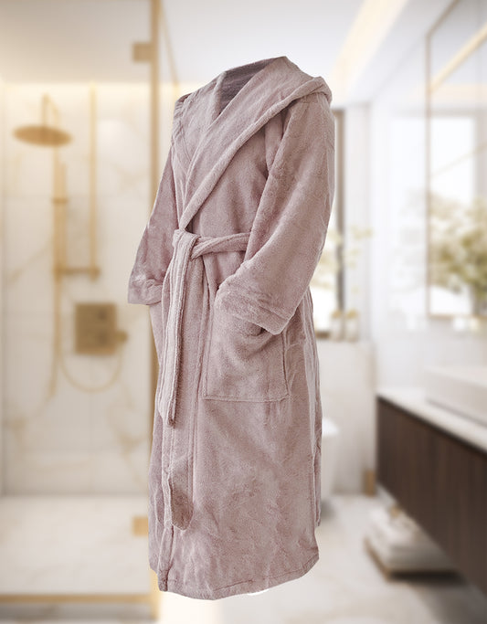 Ein Bademantel mit Kapuze von EN VOGUE aus 100 Prozent Baumwolle in der Farbe Rosegold. Modell Air Cotton Mauve.