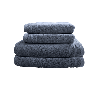 Ein Set aus zwei Duschtuechern und zwei Handtuechern von CARL COTTON aus 100 Prozent Baumwolle. Farbe Blau. Modell Trend Jeans.