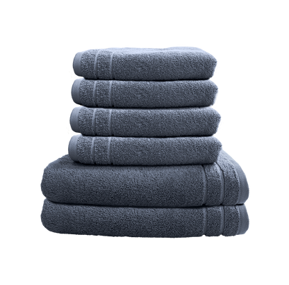 Ein Set aus zwei Duschtuechern und vier Handtuechern von CARL COTTON aus 100 Prozent Baumwolle. Farbe Blau. Modell Trend Jeans.