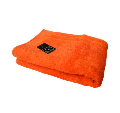 Ein Duschtuch von CARL COTTON aus 100 Prozent Baumwolle in der Groesse 70x140cm. Farbe Orange. Modell Trend Orange.
