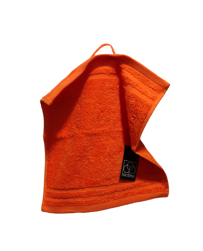 Ein Seiftuch von CARL COTTON aus 100 Prozent Baumwolle in der Groesse 30x30cm. Farbe Orange. Modell Trend Orange.