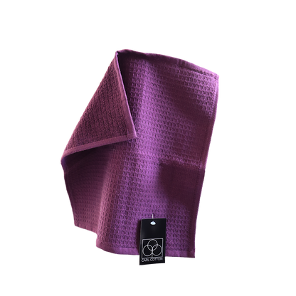 Ein Seiftuch von CARL COTTON aus 100 Prozent Baumwolle in der Groesse 30x30cm. Farbe Lila. Modell Waffelpique Plum.