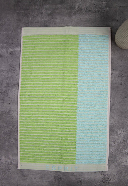 Ein Duschtuch von ESPRIT aus 100 Prozent Baumwolle in der Groesse 70x140cm. Farbe Gruen. Modell Bloki Lime.