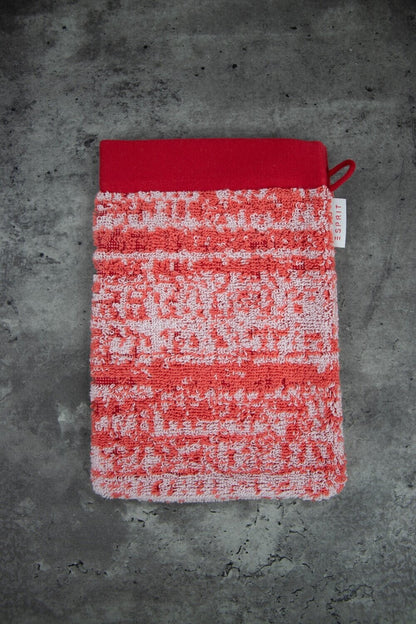 Ein Waschhandschuh von ESPRIT aus 100 Prozent Baumwolle in der Groesse 16x21cm. Farbe Rot. Modell Mivu Cayenne.