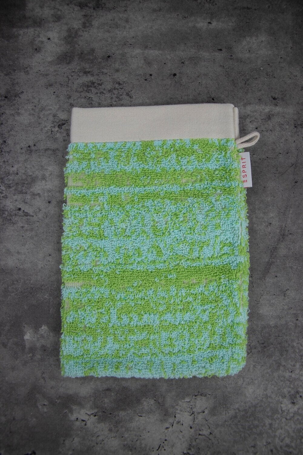 Ein Waschhandschuh von ESPRIT aus 100 Prozent Baumwolle in der Groesse 16x21cm. Farbe Gruen. Modell Mivu Lime.