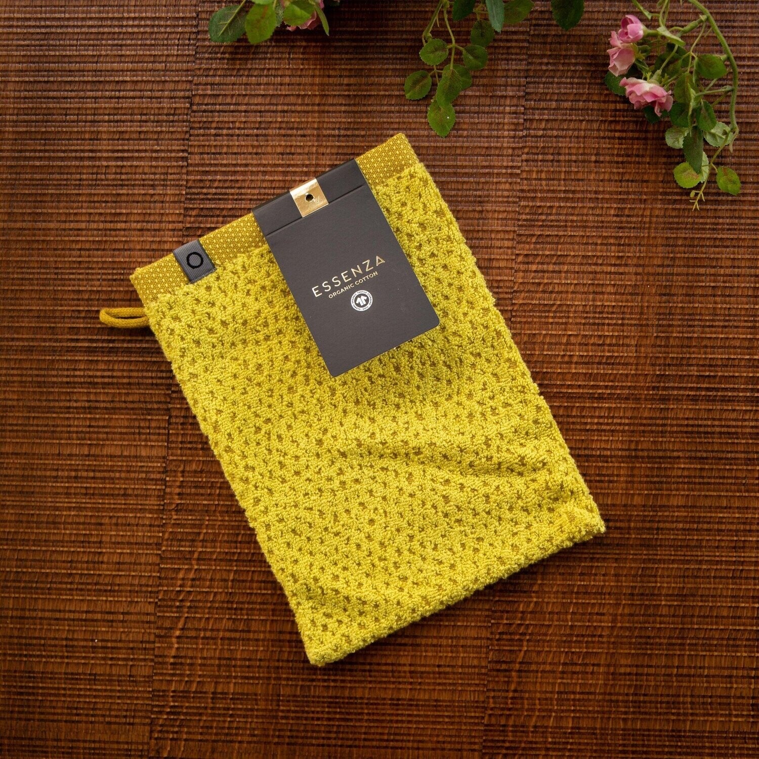 Ein Waschhandschuh von ESPRIT aus 100 Prozent Bio-Baumwolle in der Groesse 16x21cm. Farbe Gelb. Modell Breeze Yellow.