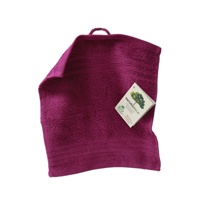 Ein Seiftuch von NATURAWALK aus 100 Prozent Bio-Baumwolle in der Groesse 30x30cm. Farbe Lila. Modell Milano Exclusiv Beere.