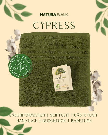 Ein Handtuch von NATURAWALK aus 100 Prozent Bio-Baumwolle in der Farbe Gruen. Modell Milano Exclusiv Cypress. 