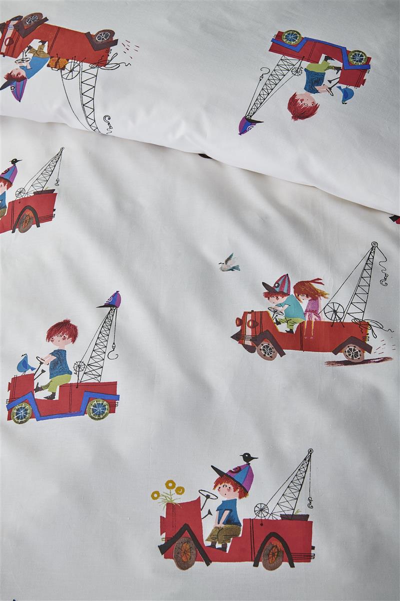 Detaildarstellung der Illustrationen auf der beddinghouse Bettwaesche Modell Kranwagen Rot.