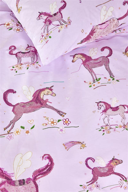 Detaildarstellung der Illustrationen auf der beddinghouse Bettwaesche Modell Unicorns.