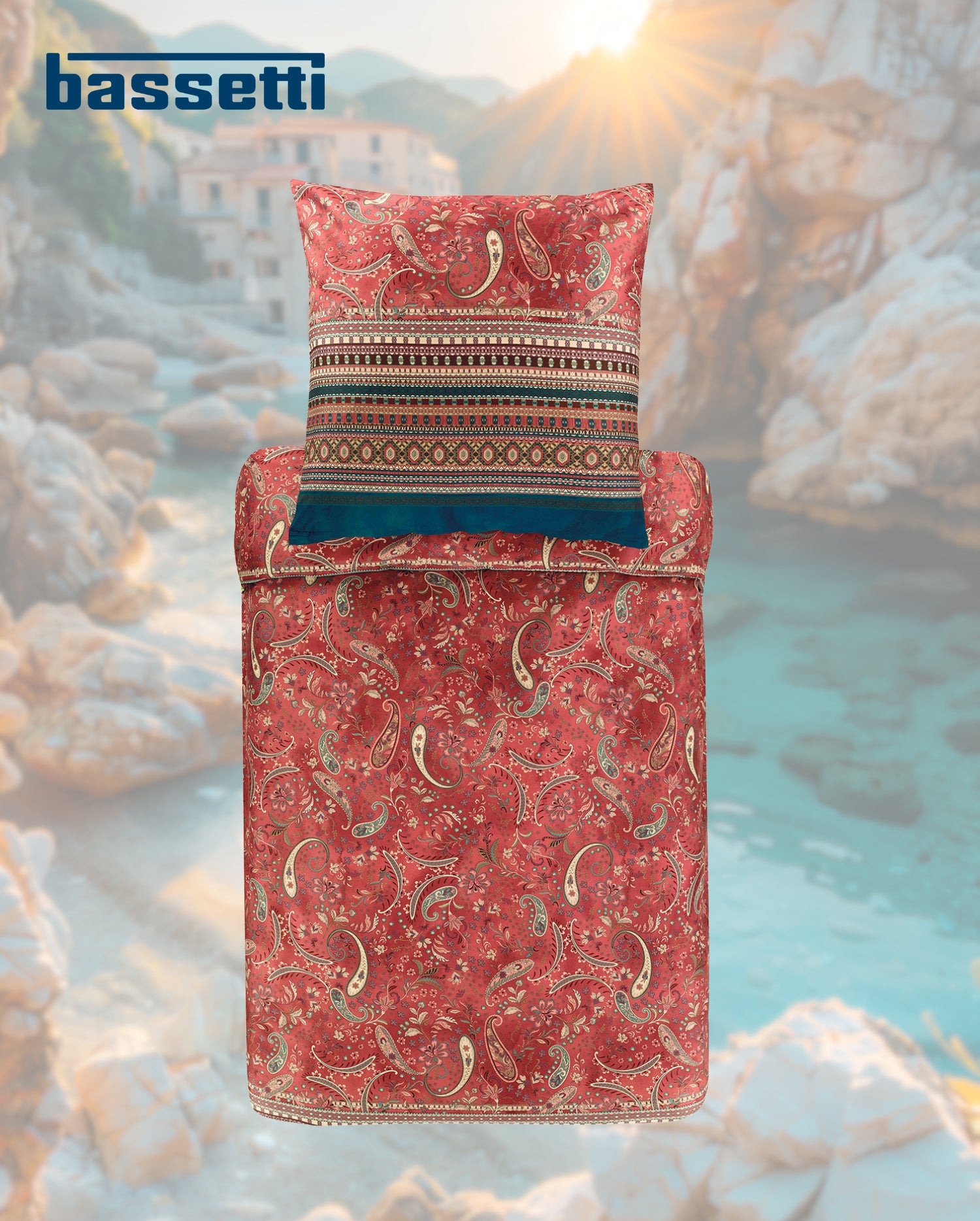 Ein Kopfkissen und eine Bettdecke bezogen mit eleganter Mako-Satin Bettwaesche von bassetti mit einem Paisleymuster in der Farbe Bordeaux. Modell Burano R2.