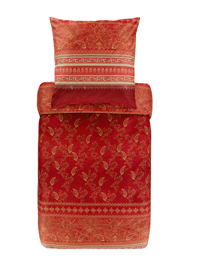 Ein Kopfkissen und eine Bettdecke bezogen mit eleganter Mako-Satin Bettwaesche von bassetti mit einem Paisleymuster in der Farbe Rot. Modell Matera R1.