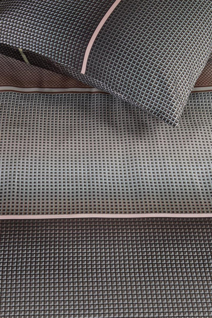 Detaildarstellung des Musters auf der beddinghouse Bettwaesche Modell Charlotsville.