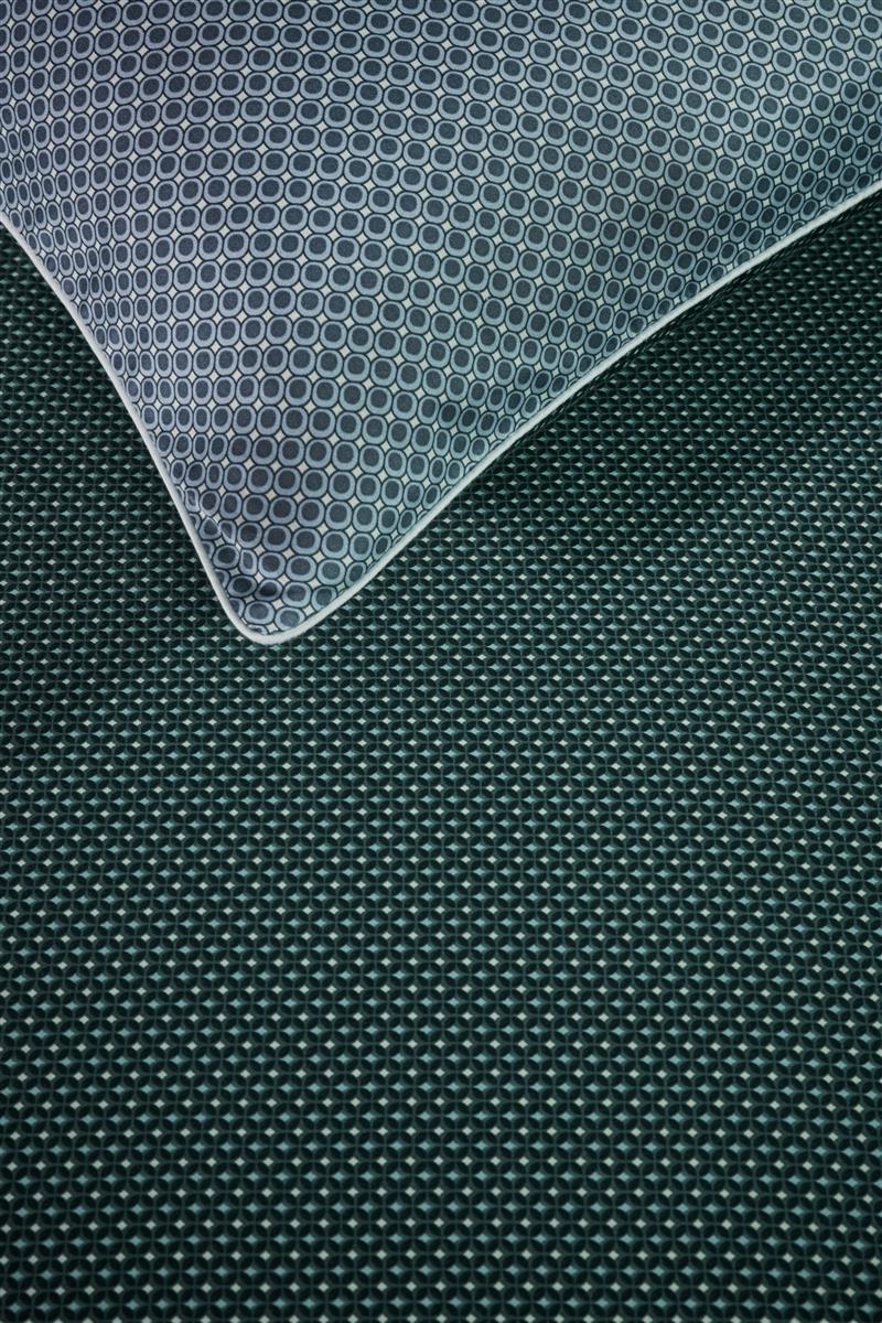 Detaildarstellung des Musters auf der beddinghouse Bettwaesche Modell Richmond Blau Gruen.
