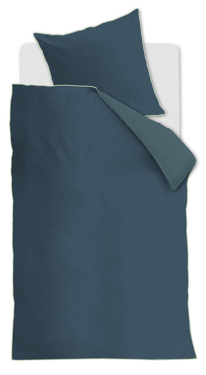Ein Kopfkissen und einer Bettdecke bezogen mit kuscheliger Mako-Satin Bettwaesche aus 100 Prozent Baumwolle von beddinghouse in der Farbe Blau. Modell Richmond Blau Gruen.