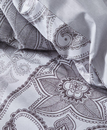 Detaildarstellung der Essenza Perkal Bettwaesche Modell Dolley Grey.