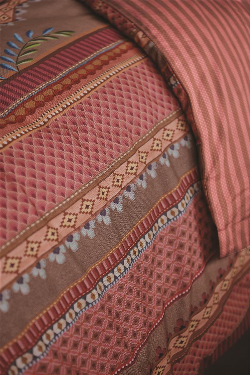 Detaildarstellung der Ornamente der Perkal-Baumwoll Bettwaesche Modell Chique Pink.