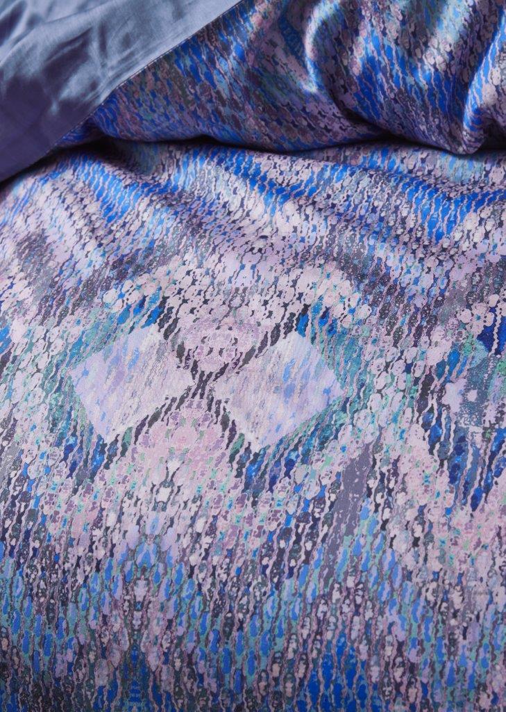 Detaildarstellung der Essenza Satin Bettwaesche Modell Fabienne Blue Granite.