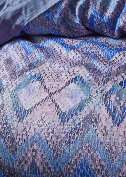 Detaildarstellung der Essenza Satin Bettwaesche Modell Fabienne Blue Granite.