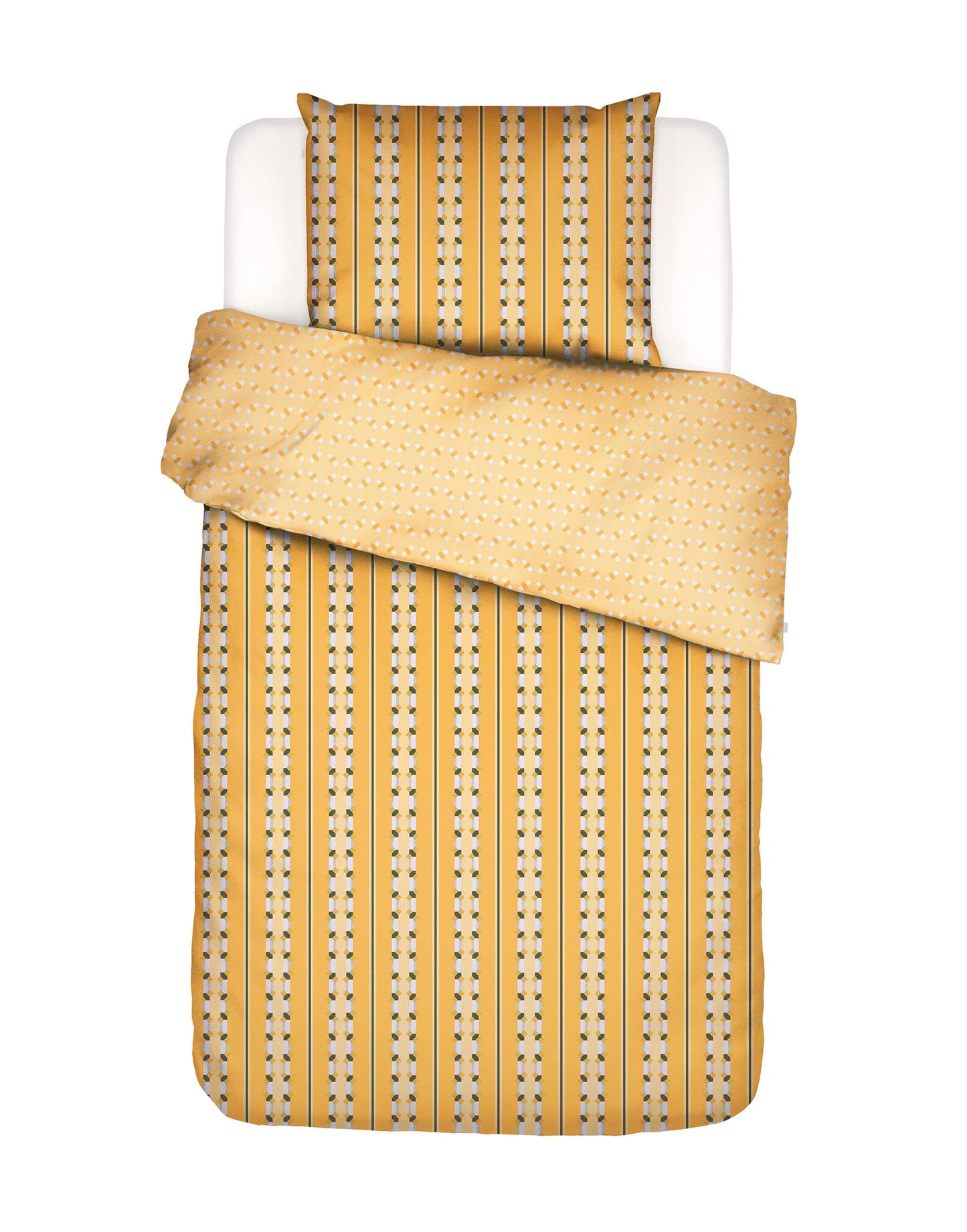 Ein Kopfkissen und eine Bettdecke bezogen mit Satin Bettwaesche von Essenza mit einem Muster aus vertikalen Streifen in der Farbe Gelb. Modell Iva Ochre.