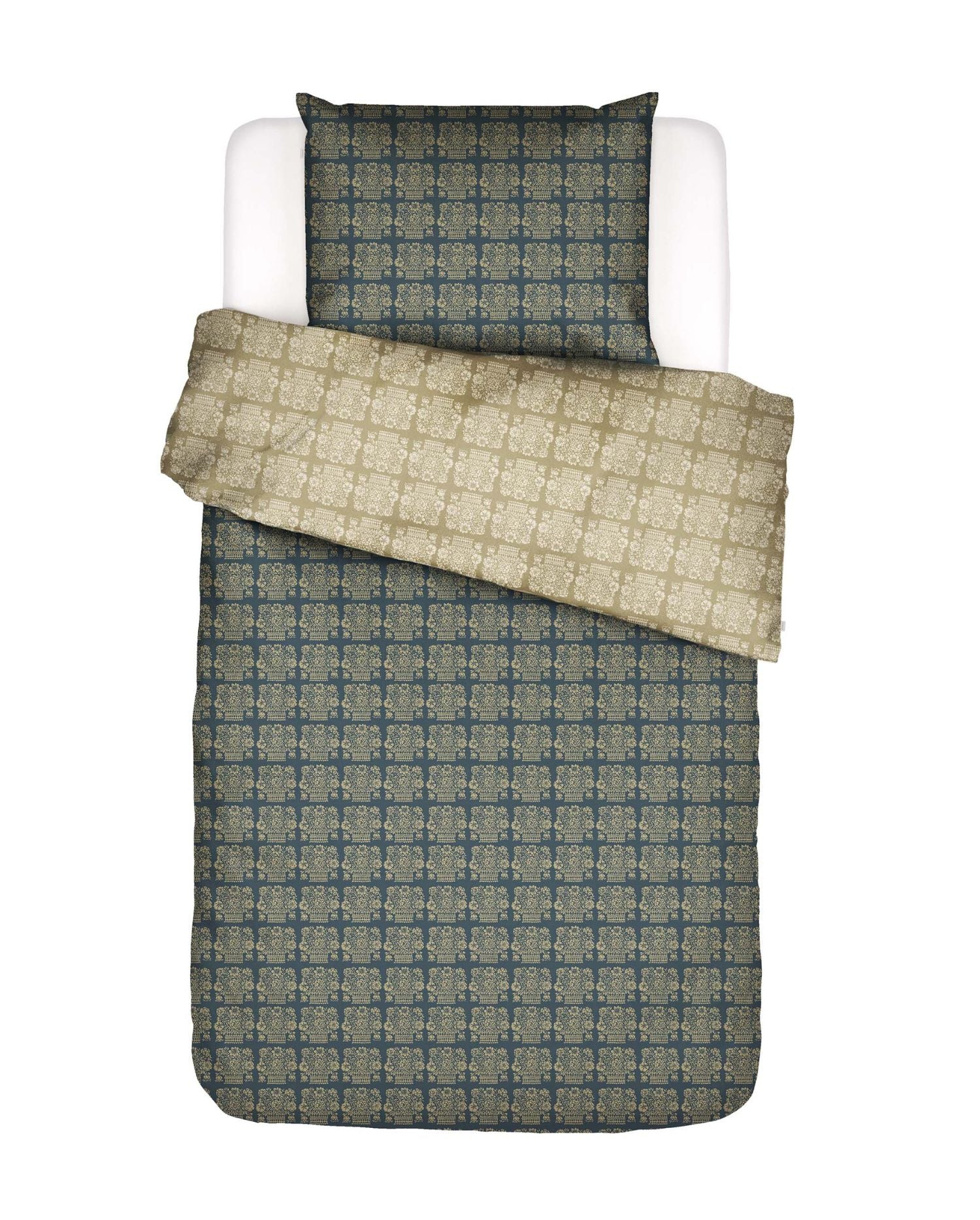 Ein Kopfkissen und eine Bettdecke bezogen mit Satin Bettwaesche von Essenza mit einem Muster aus Quadraten in der Farbe Beige. Modell Luz Slate Grey.