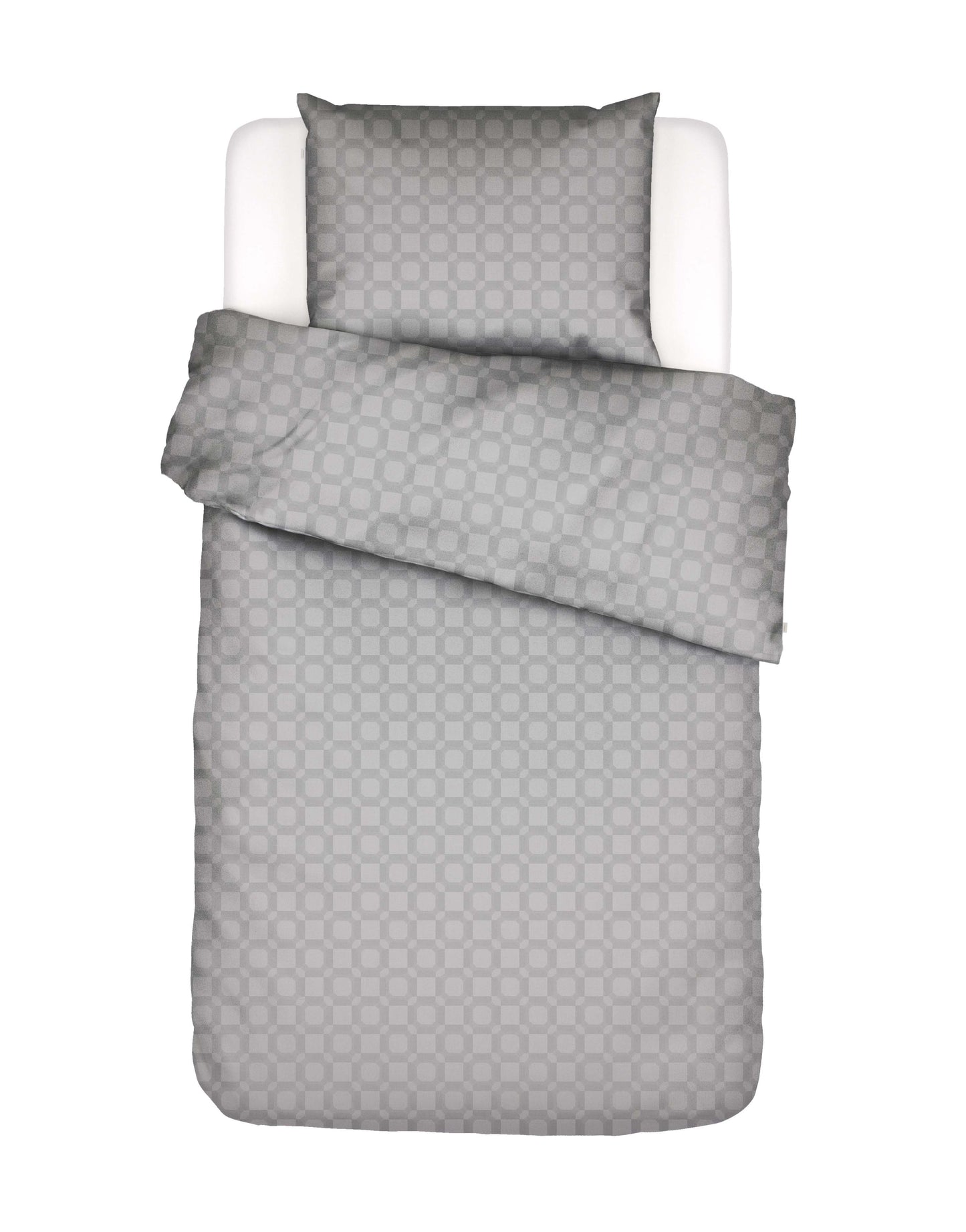 Ein Kopfkissen und eine Bettdecke bezogen mit Satin Bettwaesche von Essenza mit einem Muster aus Vierecken und Rauten in der Farbe Grau. Modell Teada Grey.