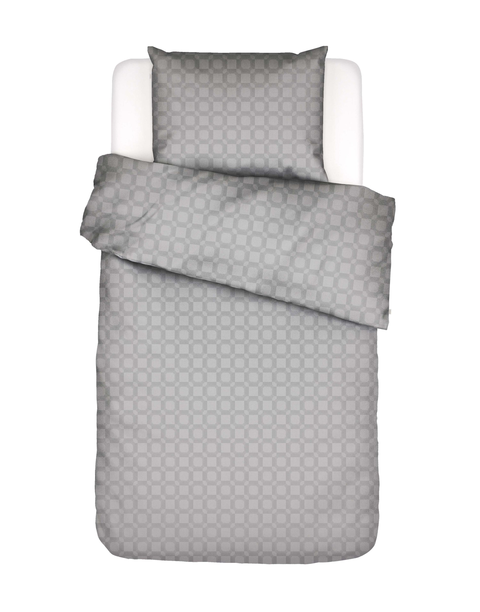 Ein Kopfkissen und eine Bettdecke bezogen mit Satin Bettwaesche von Essenza mit einem Muster aus Vierecken und Rauten in der Farbe Grau. Modell Teada Grey.