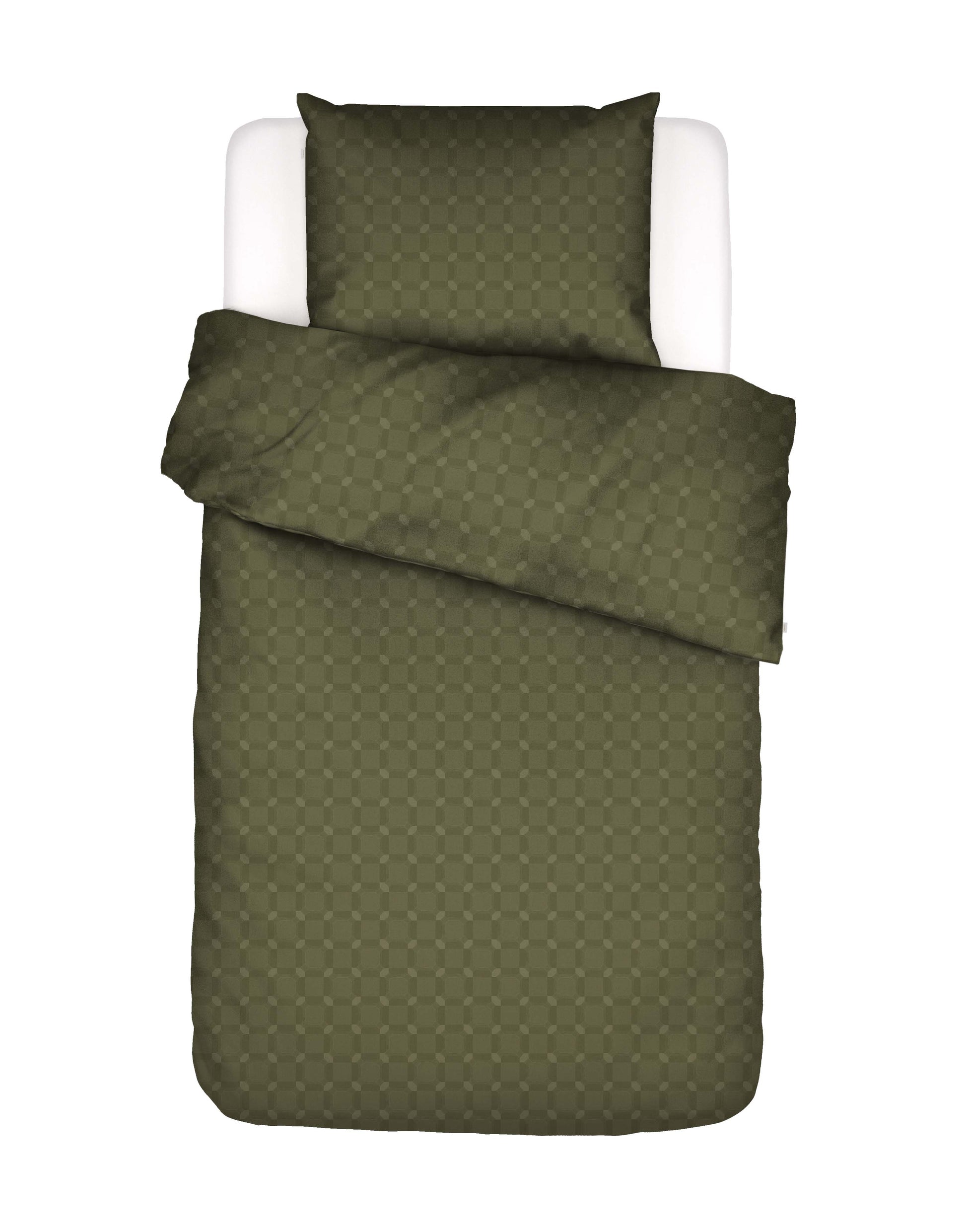 Ein Kopfkissen und eine Bettdecke bezogen mit Satin Bettwaesche von Essenza mit einem Muster aus Vierecken und Rauten in der Farbe Gruen. Modell Teada Moss.