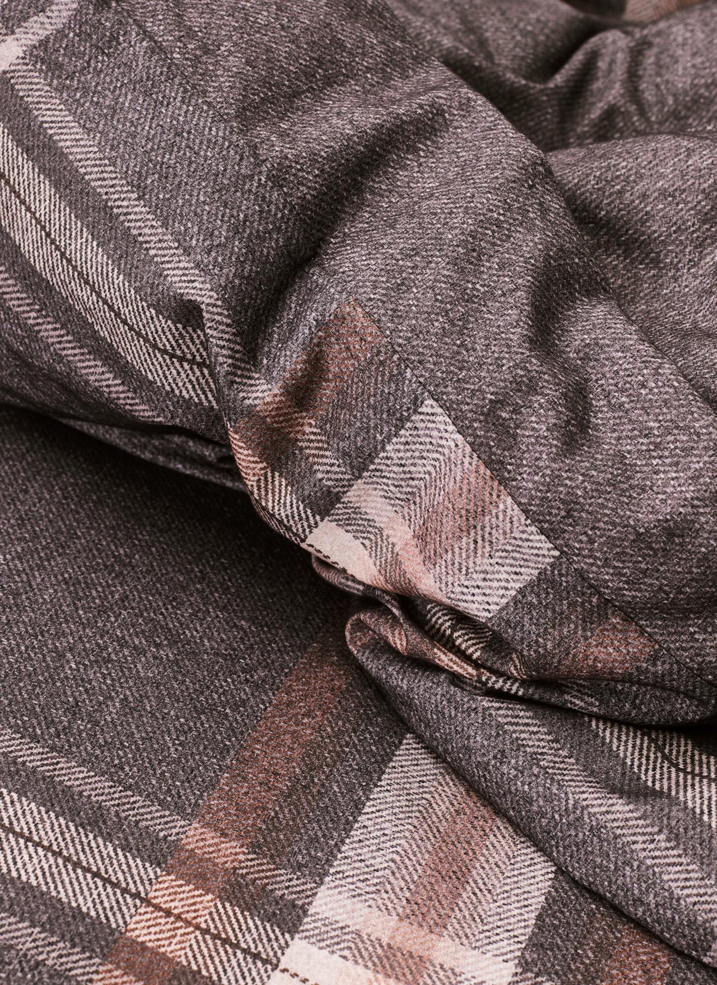 Detaildarstellung der Essenza Baumwoll-Flanell Bettwaesche Modell Valentina Grey.