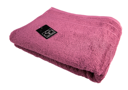 Ein Duschtuch von CARL COTTON aus 100 Prozent Baumwolle in der Groesse 70x140cm. Farbe Pink. Modell Trend Fuchsia.