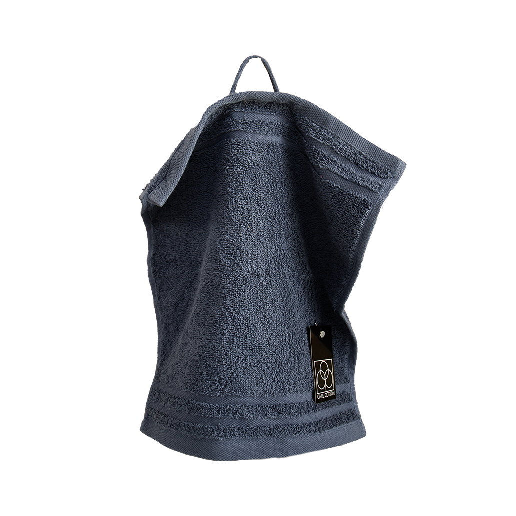 Ein Seiftuch von CARL COTTON aus 100 Prozent Baumwolle in der Groesse 30x30cm. Farbe Blau. Modell Trend Jeans.