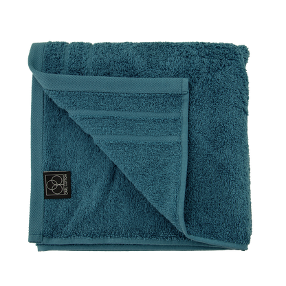 Ein Handtuch von CARL COTTON aus 100 Prozent Baumwolle in der Groesse 50x100cm. Farbe Petrol. Modell Trend Petrol.