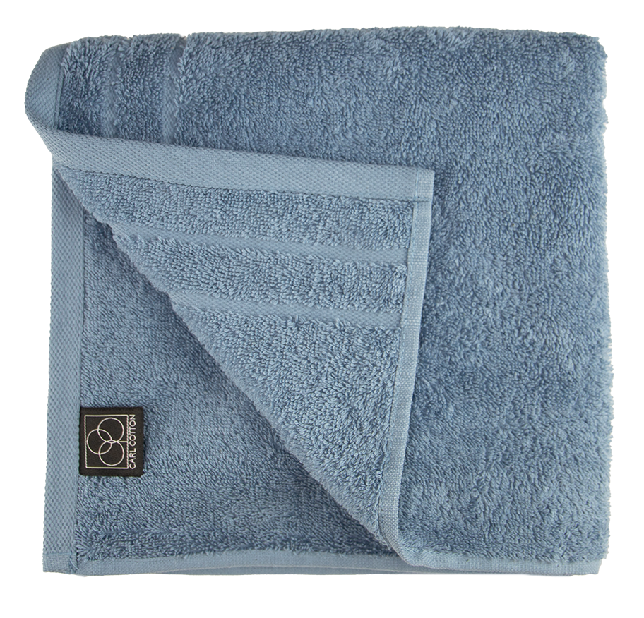 Ein Handtuch von CARL COTTON aus 100 Prozent Baumwolle in der Groesse 50x100cm. Farbe Blau. Modell Trend Stahl.