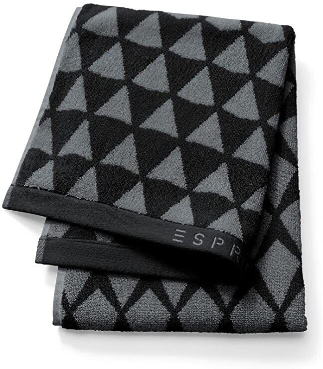 Eine Detailaufnahme des Duschtuches in der Farbe Schwarz. Die Struktur wird hervorgehoben. Modell Mina Black.
