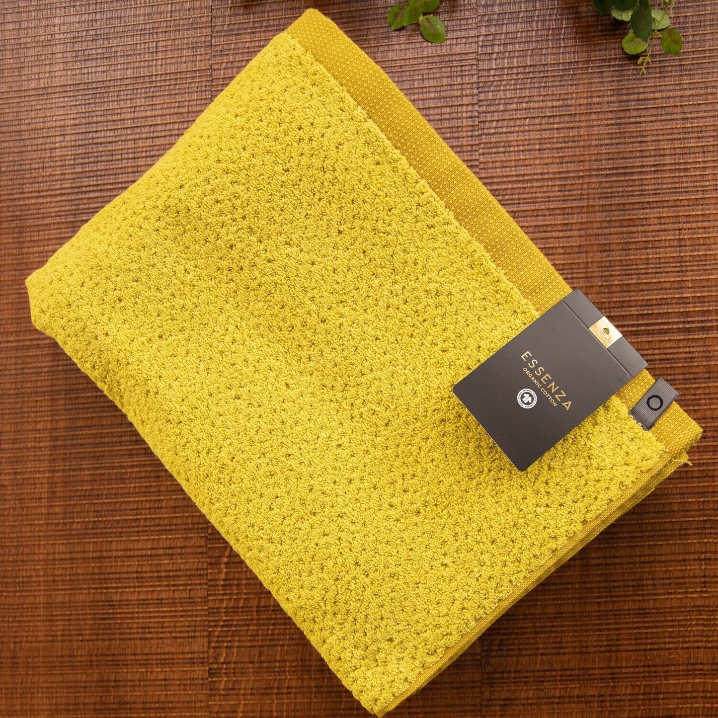Ein Duschtuch von ESPRIT aus 100 Prozent Bio-Baumwolle in der Groesse 70x140cm. Farbe Gelb. Modell Breeze Yellow.
