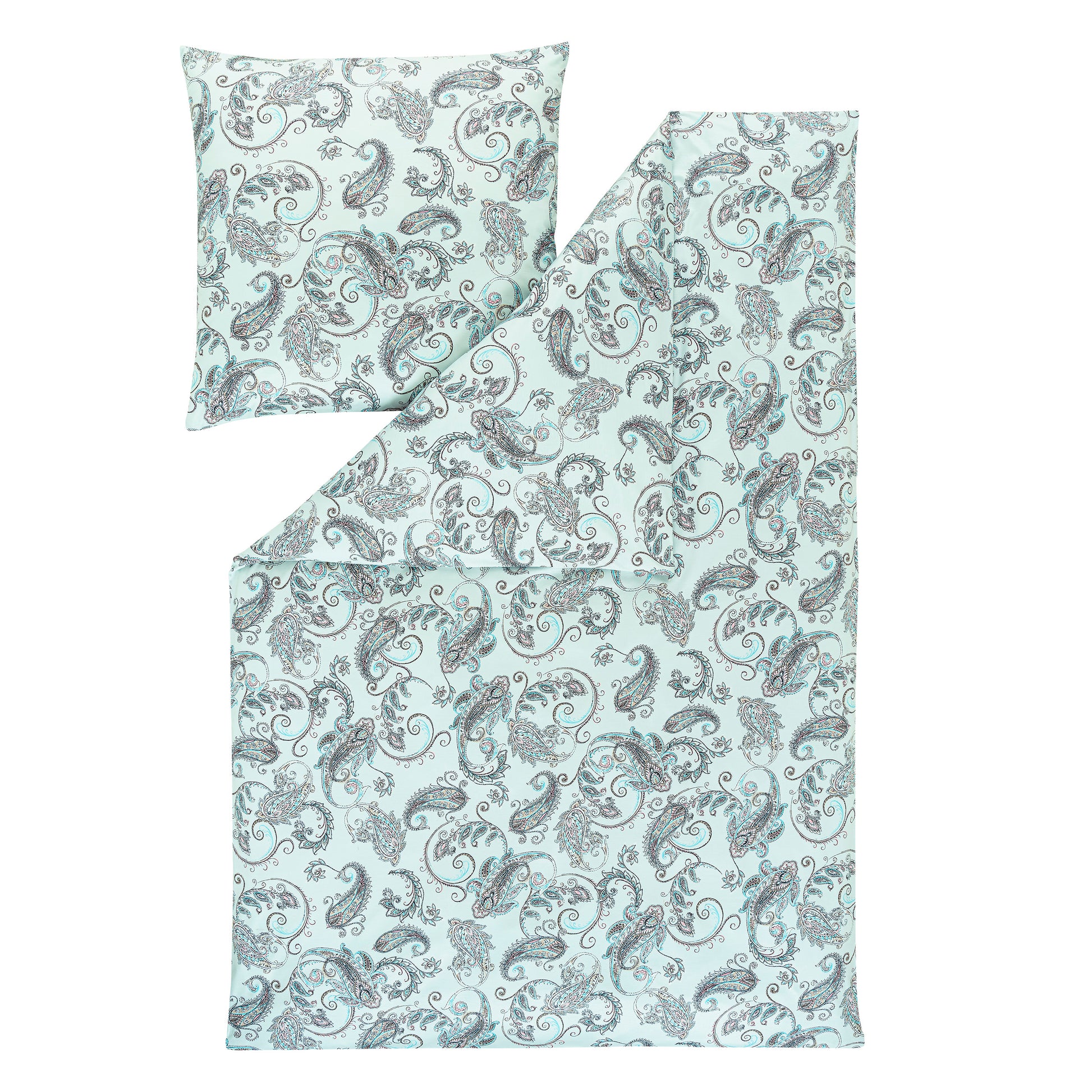 Ein Kopfkissen und eine Bettdecke bezogen mit Mako-Interlock-Jersey Bettwaesche mit einem Muster aus Ornamenten in der Farbe Blau. Modell Paisley hellblau.