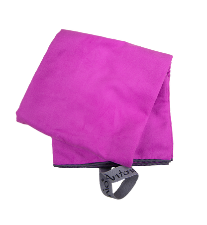 Ein Microfasertuch des Herstellers Antonio mit Schlaufe zum Aufhaengen in der Farbe Violett.