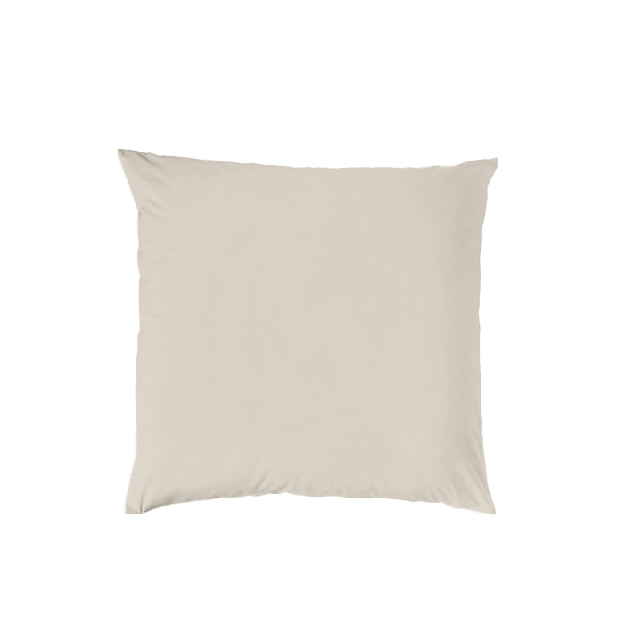 Ein quadratisches Kopfkissen bezogen mit Renforce Bettwaesche in der Farbe Beige. Modell Stone-Washed Sand 719.