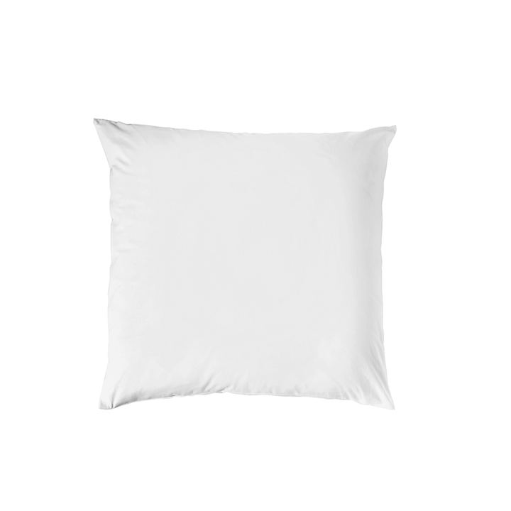 Ein quadratisches Kopfkissen bezogen mit Renforce Bettwaesche in der Farbe Weiss. Modell Stone-Washed Weiss 000.