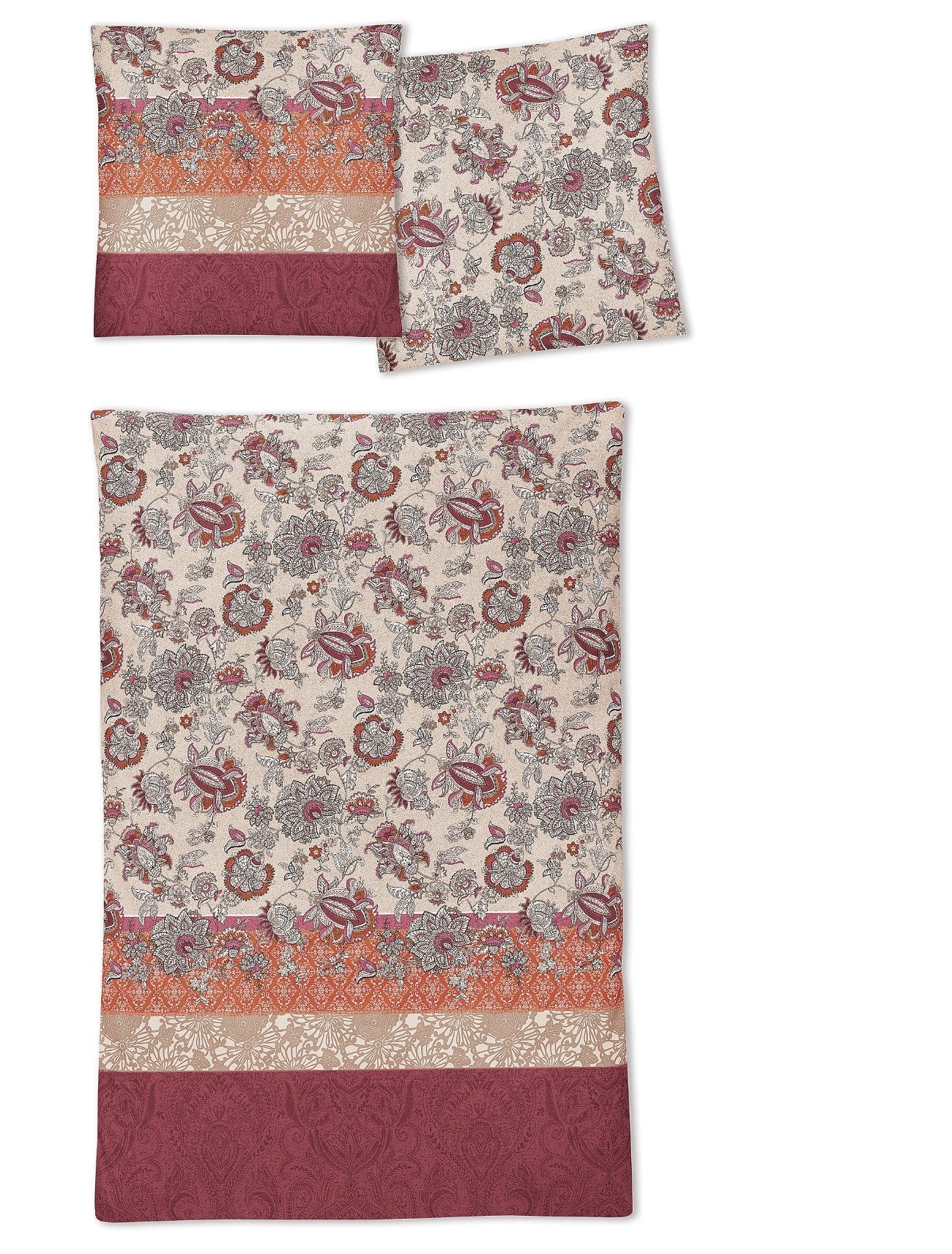 Zwei Kopfkissen und eine Bettdecke bezogen mit Satin Bettwaesche mit einem Muster aus Blumen in der Farbe Bordeaux. Modell EOS 01.
