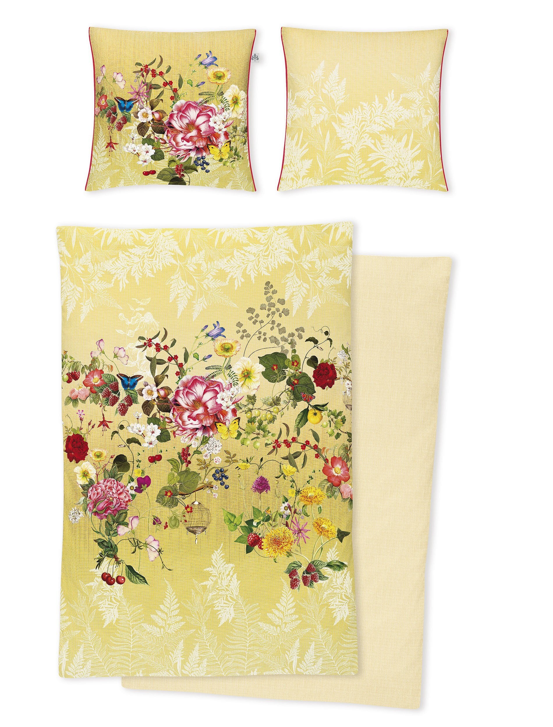 Zwei Kopfkissen und eine Bettdecke bezogen mit Satin Bettwaesche mit einem Muster aus Blumen in der Farbe Gelb. Modell Rose Gelb.
