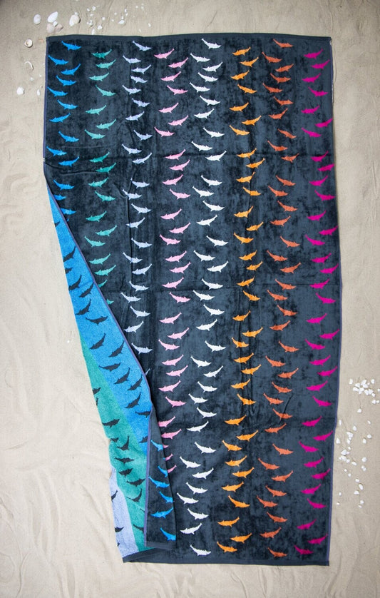 Ein Strandtuch von en Vogue in der Groesse 100x180cm aus 100 Prozent Baumwolle in der Farbe Blau. Modell Kamea.