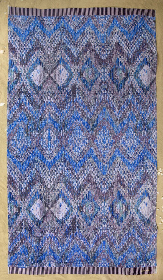 Ein Strandtuch von Essenza in der Groesse 100x180cm aus 100 Prozent Bio-Baumwolle in der Farbe Blau. Modell Boho Blue.