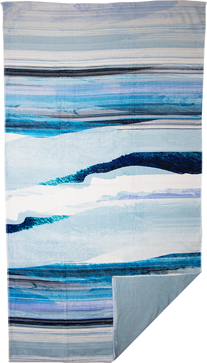 Ein Strandtuch von Essenza in der Groesse 100x180cm aus 100 Prozent Bio-Baumwolle in der Farbe Blau. Modell Mooa Blue.